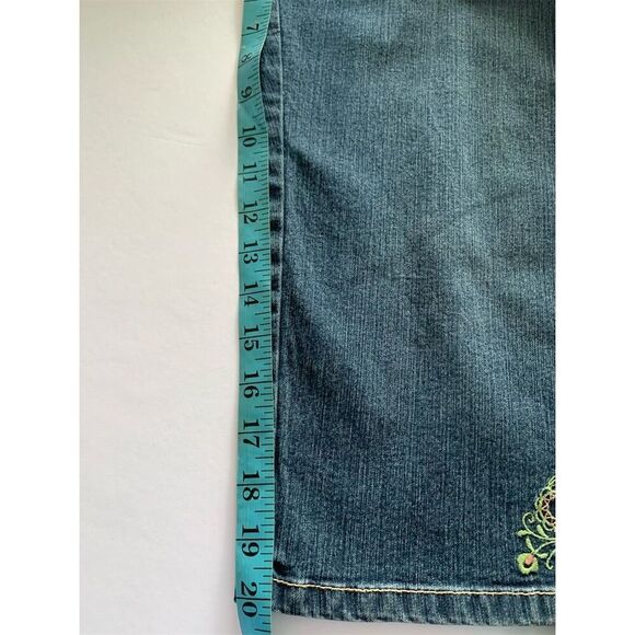 Gloria Vanderbilt Women's Capri Jeans Size 12 Blue Embroidered Cuffs - Picture 3 of 12